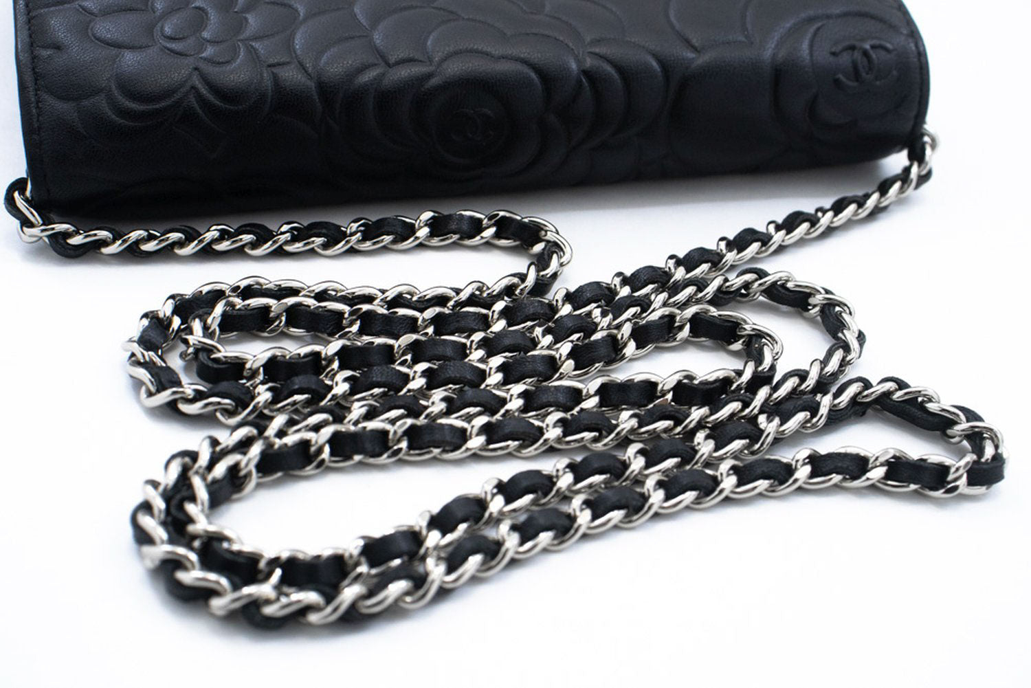 CHANEL Schwarze Camellia Prägung Geldbörse mit Kette WOC Schultertasche ab6 hannari-shop