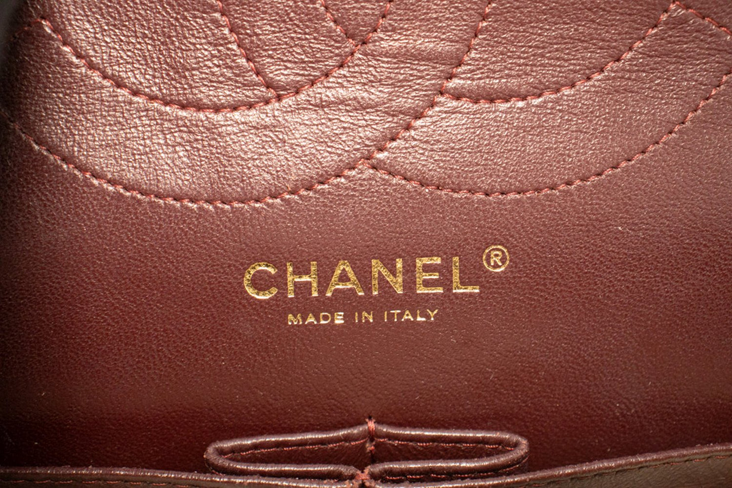 CHANEL Klassische große 11"-Umhängetasche mit Kette und Klappe in Kaviarschwarz L66