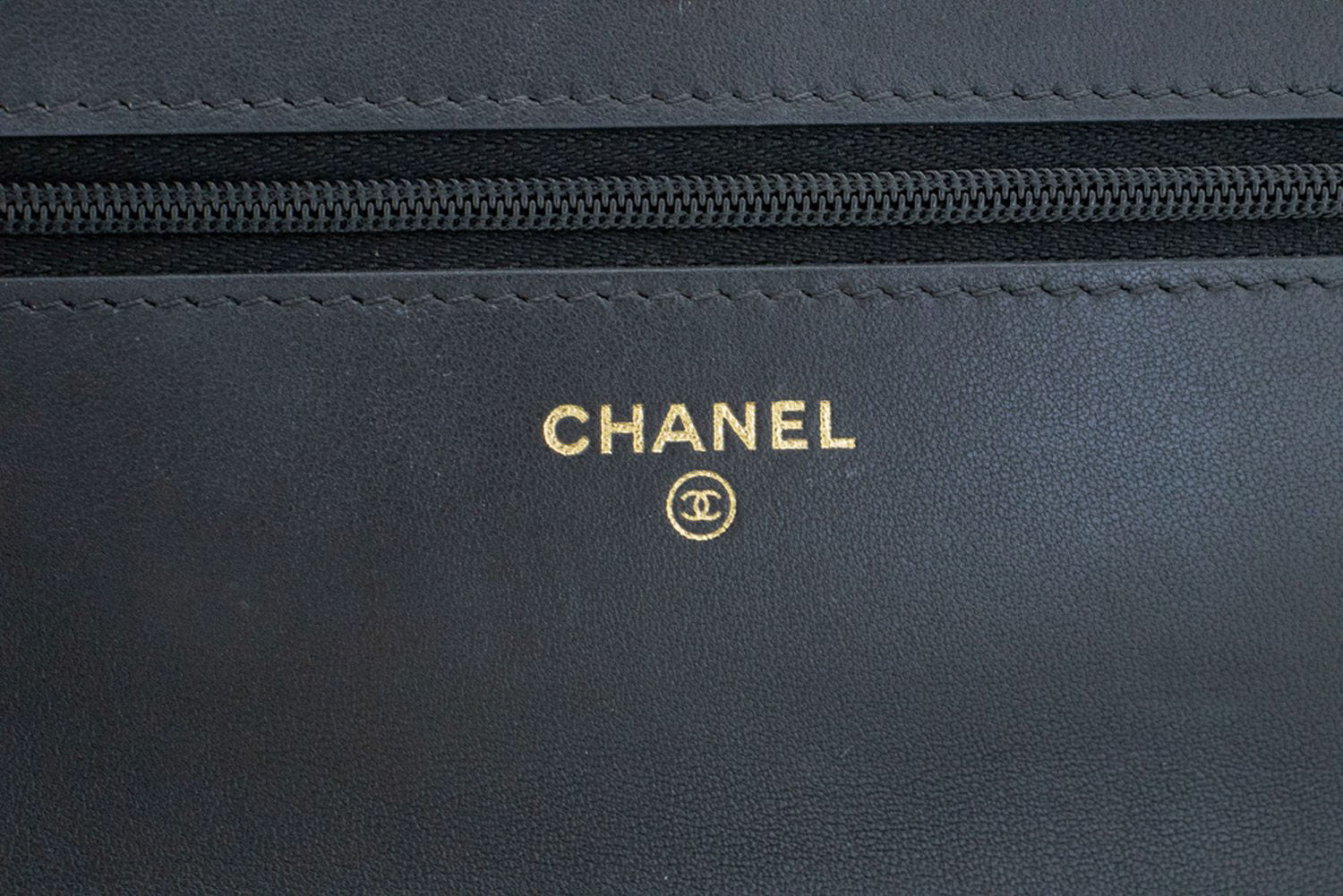 CHANEL Schwarze Classic Wallet On Chain WOC Schultertasche Crossbody ae8 hannari-shop