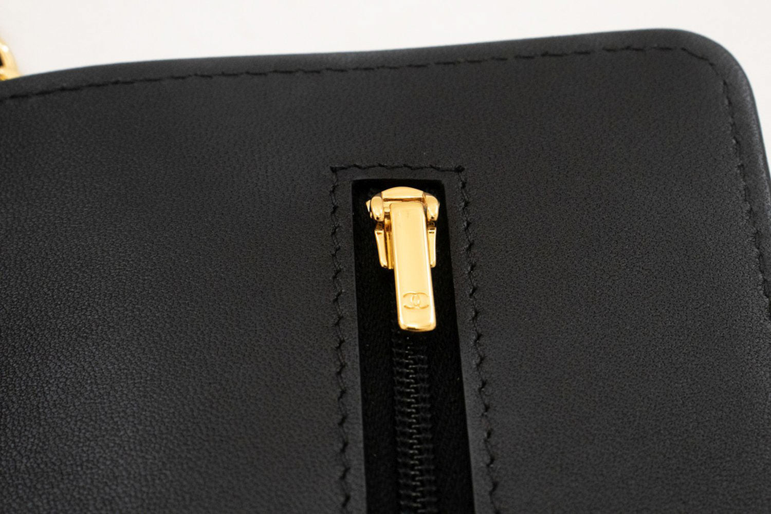 CHANEL Schwarze Classic Wallet On Chain WOC Schultertasche Crossbody ae8 hannari-shop