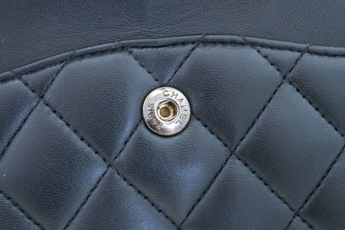 CHANEL Classic Double Flap 10" Schultertasche mit silberner Kette Schwarz ai1 hannari-shop