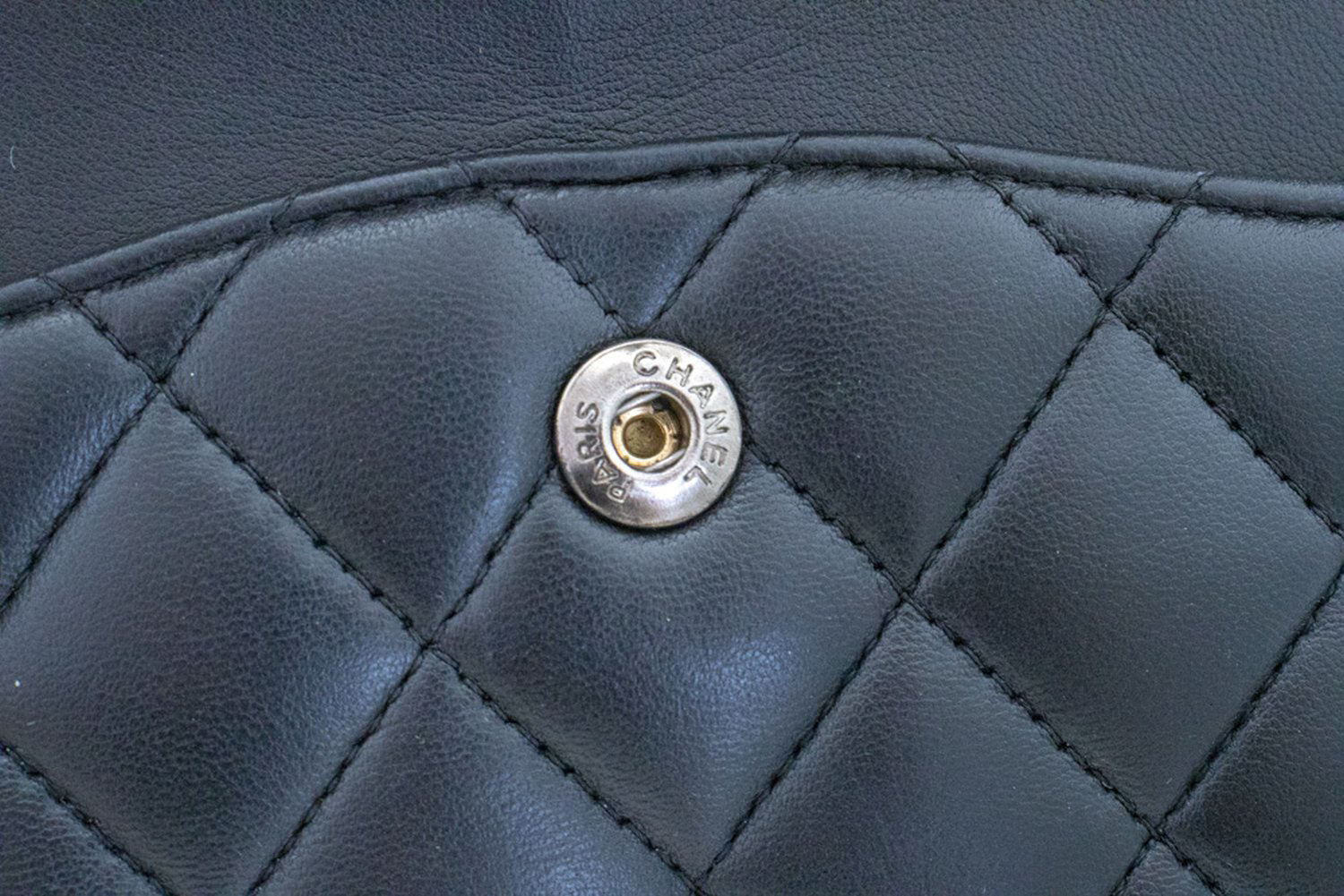 CHANEL Classic Double Flap 10" Schultertasche mit silberner Kette Schwarz ai1 hannari-shop