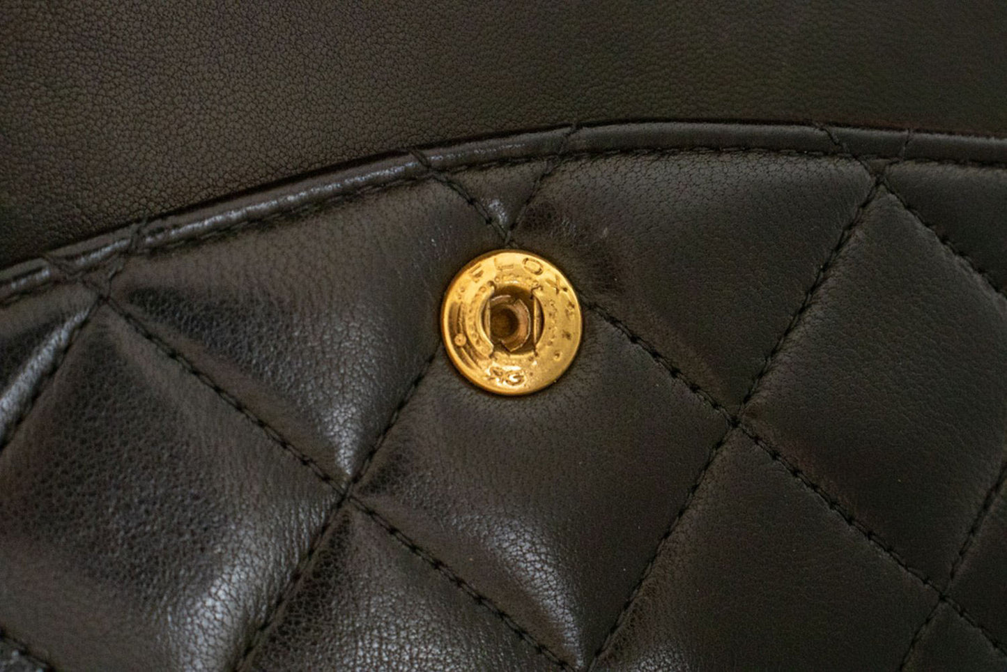 CHANEL Classic Double Flap 10" Kettentasche aus schwarzem Lammleder ak4 hannari-shop