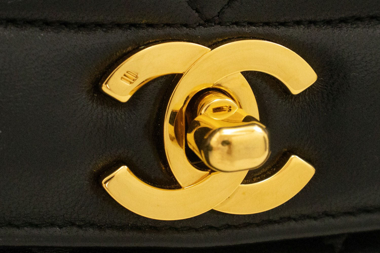 CHANEL Diana Flap Chain Schultertasche Schwarz Gepolstertes Lammleder ak2 hannari-shop