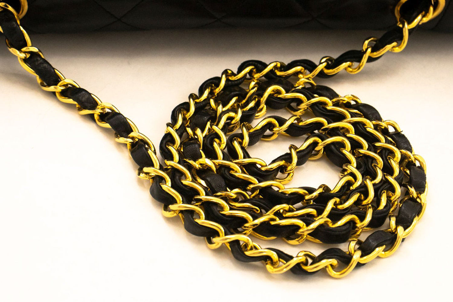 CHANEL Diana Flap Chain Schultertasche Schwarz Gepolstertes Lammleder ak2 hannari-shop