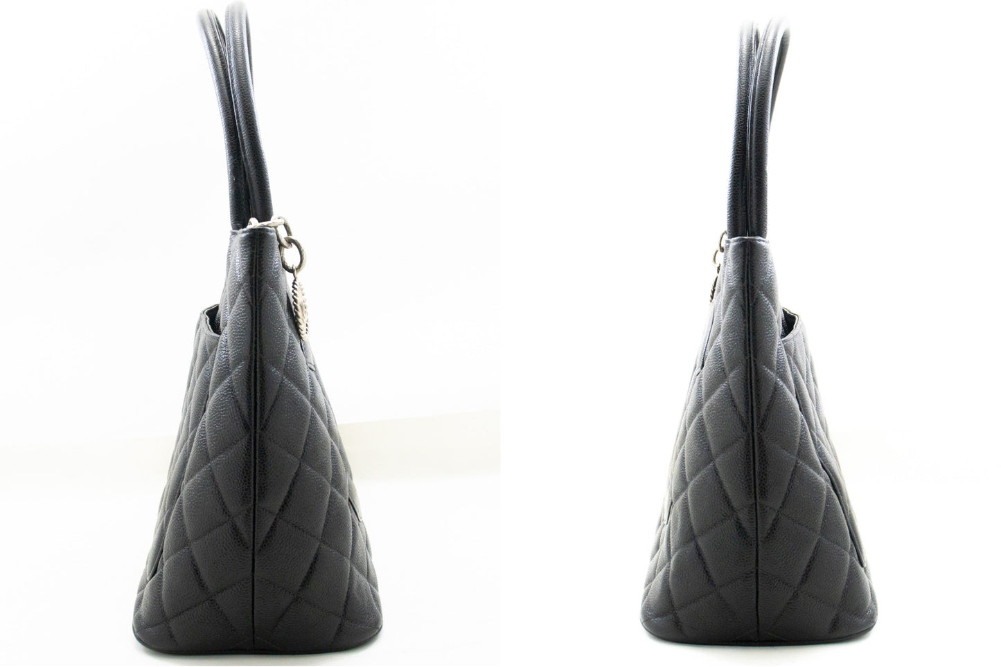 CHANEL Schultertasche aus silberner Medaillon-Caviar-Leder, Einkaufstasche, Schwarz, SV n42 hannari-shop