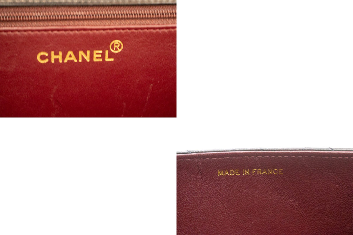 CHANEL Kleine Ketten-Umhängetasche Clutch Schwarz Steppung Überschlag Lammleder ao8 — CHANEL-Logo im Inneren hannari-shop