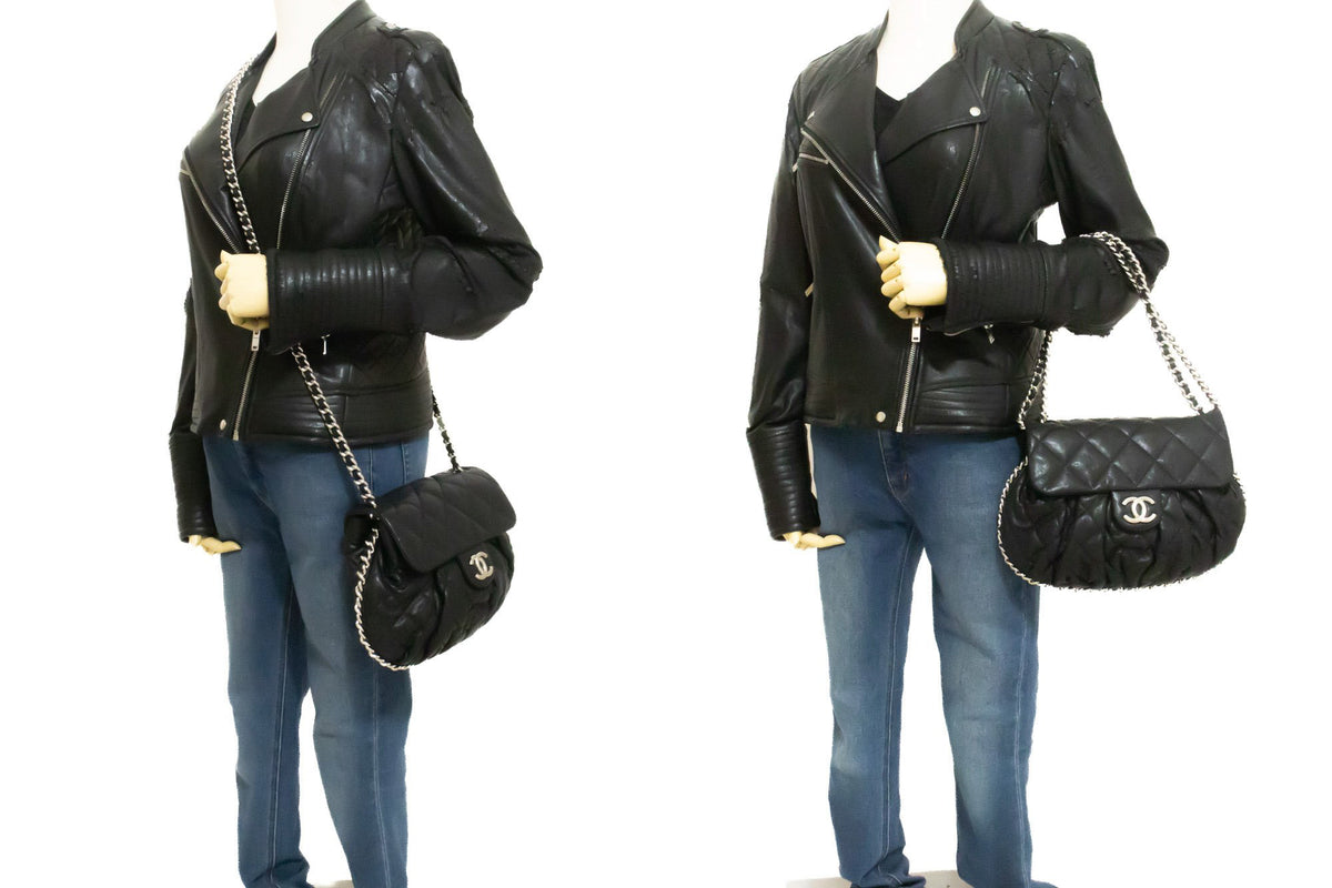 CHANEL Chain Around Schultertasche Crossbody Schwarz Kalbsleder ap9 — am Mannequin hannari-shop