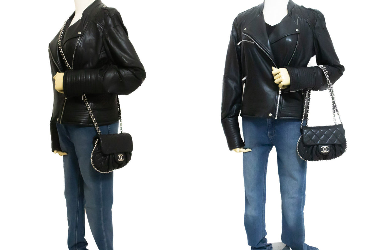 CHANEL Chain Around Small Shoulder Bag Crossbody Black Calfskin ap7 — am Modell hannari-shop