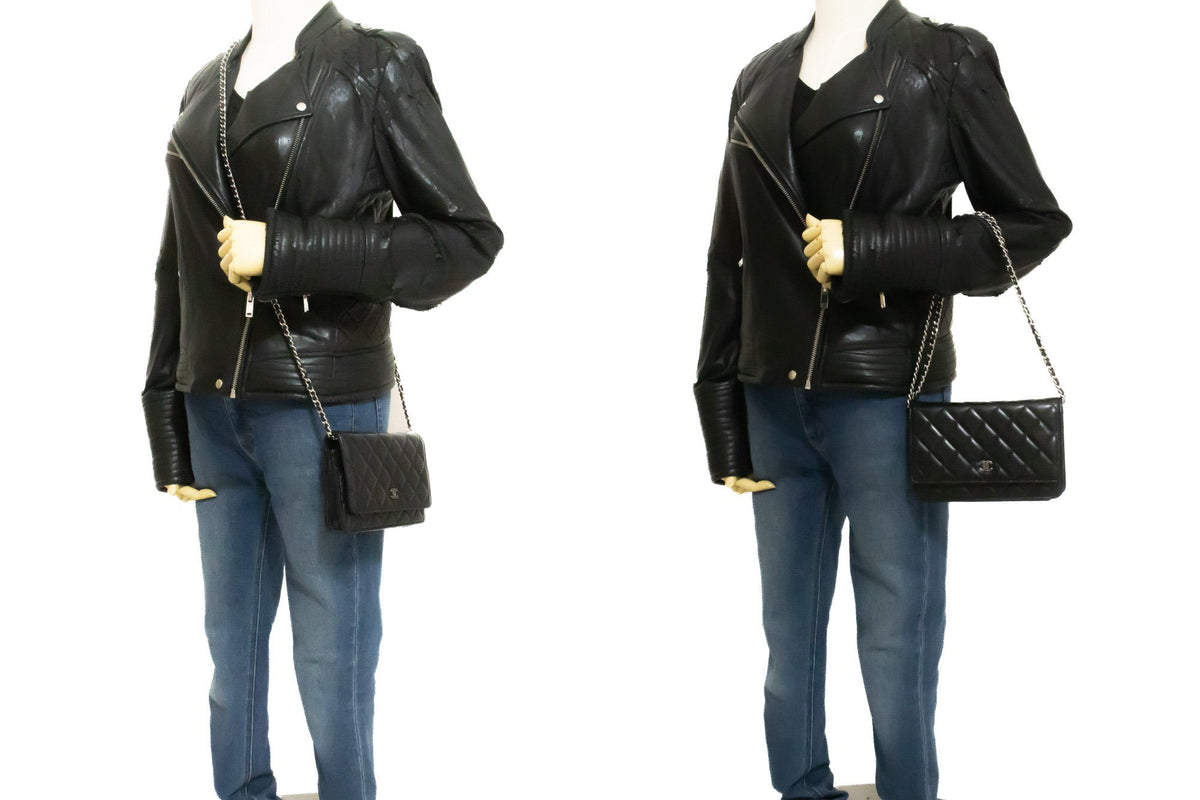 CHANEL Schwarze Classic Wallet On Chain WOC Schultertasche Lammleder SV ap8 — an der Schaufensterpuppe hannari-shop